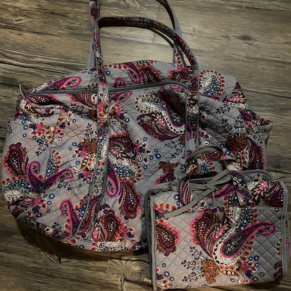Vera Bradley travel bag AND makeup bag set - Picture 2 of 3